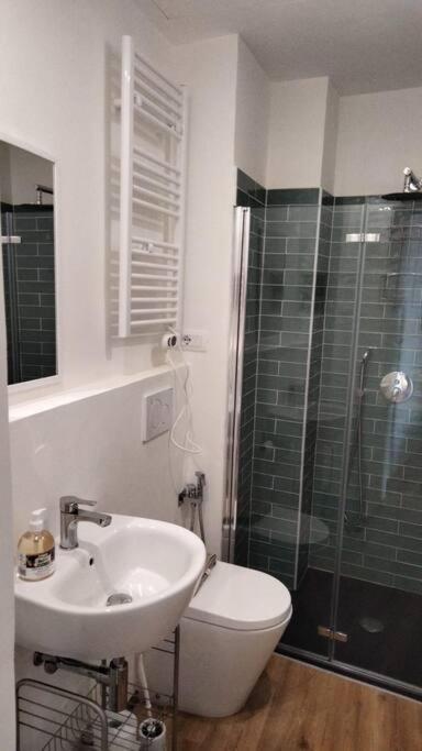 Pane E Tulipani, Cozy Apartment Near City Center Turim Exterior foto